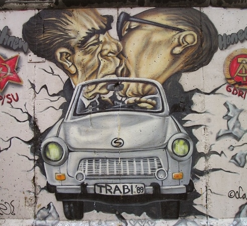 Un\'immagine sul muro di Berlino